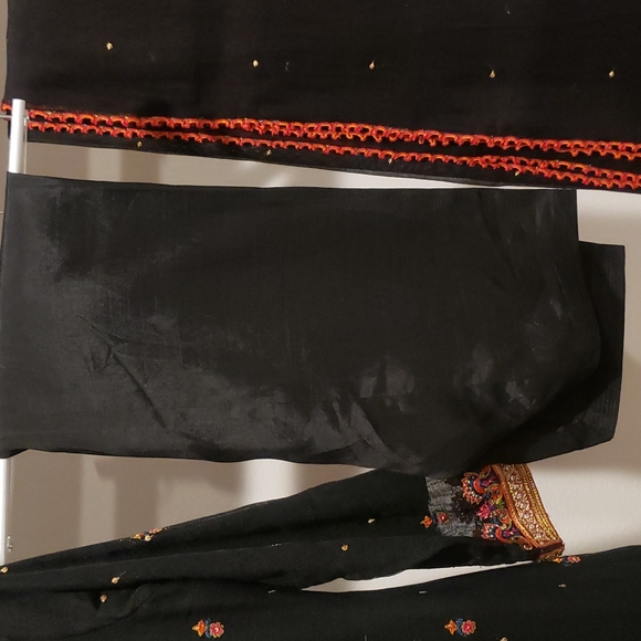 Indian suit - Picture 5 of 8